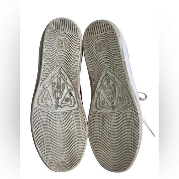 Gucci Beige Patterned Sneakers with Red and Navy Accents - Picture 4 of 8